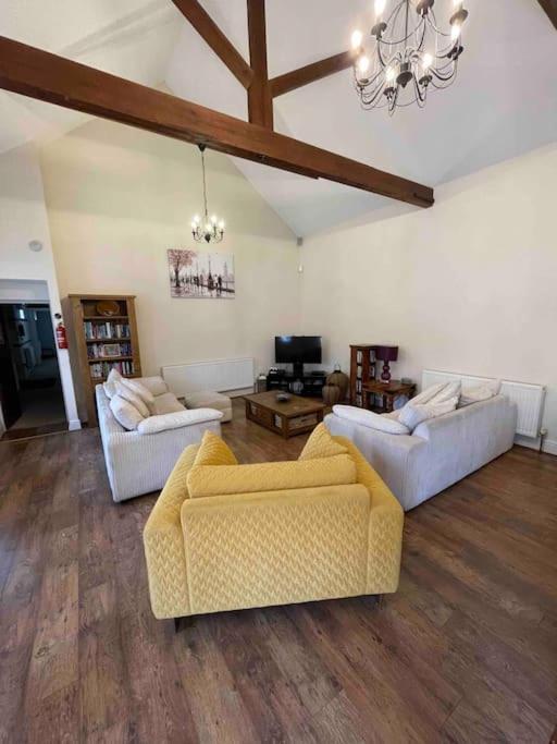 The Old Hay Barn - Games Room, Gym, Sleeps 8 Godmanchester エクステリア 写真