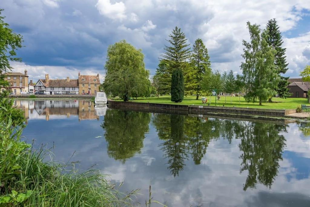 The Old Hay Barn - Games Room, Gym, Sleeps 8 Godmanchester エクステリア 写真